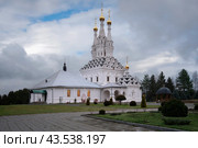View of the Odigitrievsky Church on the territory of the Vyazma Ioanno-Predtechensky Monastery on a sunny day with clouds, Vyazma, Smolensk region, Russia. Стоковое фото, фотограф Ula Ulachka / Фотобанк Лори