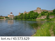 Две страны - две крепости. На границе России и Эстонии (2024 год). Стоковое фото, фотограф Анна Карасева / Фотобанк Лори