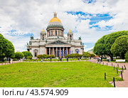 Исаакиевский собора. Летний день. Санкт-Петербург (2024 год). Редакционное фото, фотограф E. O. / Фотобанк Лори