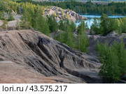 Майский день на территории природно-антропогенного комплекса Кондуки (Романцевские горы). Тульская область (2024 год). Стоковое фото, фотограф Виктор Карасев / Фотобанк Лори