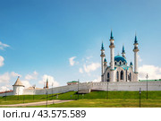 Kazan, Tatarstan, Russia, June 1, 2023. Kazan Kremlin in summer, Beautiful view of the Kul Sharif Mosque, a landmark of Kazan. Modern architecture, tourist attraction in the center of Kazan. Islam and traveling. Редакционное фото, фотограф Оксана Медведева / Фотобанк Лори