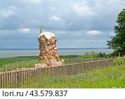 Остаток крепостной стены замка Бранденбург, XIII век. Калининградская область (2024 год). Стоковое фото, фотограф Ирина Борсученко / Фотобанк Лори
