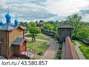 Часовня Святого Спаса, стены замка, башни "Охотничья" и «Административная». Музейный комплекс "Мозырьский замок". Мозырь. Гомельская область. Беларусь (2024 год). Редакционное фото, фотограф Сергей Афанасьев / Фотобанк Лори