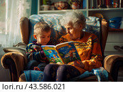 Бабушка с внуком читают детскую книгу. Стоковое AI-изображение, AI-художник Щеголева Ольга / Фотобанк Лори