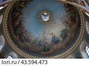 Фрагмент росписи потолка старинного собора Николы Белого. Серпухов, Московская область (2024 год). Редакционное фото, фотограф Анна Карасева / Фотобанк Лори