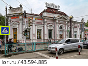 Старинное здание аптеки. Город Иркутск. Улица Дзержинского, дом 34 (2024 год). Редакционное фото, фотограф Александр Тараканов / Фотобанк Лори