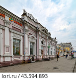 Старинное здание аптеки. Город Иркутск. Улица Дзержинского, дом 34 (2024 год). Редакционное фото, фотограф Александр Тараканов / Фотобанк Лори