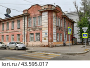 Город Иркутск. Улица Дзержинского дом 43 (приют купца Радионова), 1910 (2024 год). Редакционное фото, фотограф Александр Тараканов / Фотобанк Лори