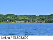 Вид с моря на населенный пункт острова Путятин (2018 год). Стоковое фото, фотограф Антон Степаненко / Фотобанк Лори