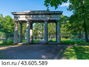 Triumphal gate in honor of the victory over Naroleon in the War of 1812. Inscription of Emperor Alexander: To My Dear Colleagues. Tsarskoe Selo, Pushkin, St. Petersburg, Russia. (2024 год). Стоковое фото, фотограф Михаил Аккуратoв / Фотобанк Лори