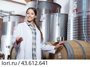 Woman sommelier is tasting wine at wine factory. Стоковое фото, фотограф Татьяна Яцевич / Фотобанк Лори