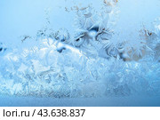 Морозный узор на зимнем оконном стекле.  Frosty pattern at a winter window glass. Стоковое фото, фотограф Лариса Гордеева / Фотобанк Лори
