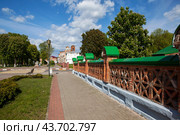 Пироговская улица в историческом центре города. Мстиславль, Могилевская область. Беларусь (2024 год). Редакционное фото, фотограф Сергей Афанасьев / Фотобанк Лори