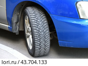 winter tire car with shallow depth of field. Стоковое фото, фотограф Володина Ольга / Фотобанк Лори
