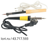 Электрический паяльник с деревянной ручкой на белом фоне. Electric soldering iron isolated on a white background. Стоковое фото, фотограф Татьяна Д / Фотобанк Лори