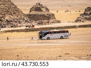 CAIRO, EGYPT - MAY 18 2021: tourist excursion bus of the tour operator Anex Tour, brought tourists to the pyramids of Giza. Tourism and travel in Egypt. Редакционное фото, фотограф Павел Муравьев / Фотобанк Лори
