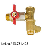 Латунный фитинг для поворота и соединения труб в сантехнике. Brass fitting for plumbing on the white background. Стоковое фото, фотограф Татьяна Д / Фотобанк Лори
