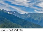 Горный пейзаж с зелёными склонами и облачным небом. Стоковое фото, фотограф Бродовой Дмитрий / Фотобанк Лори
