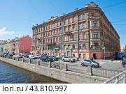 Доходный дом С. П. Горсткина в солнечный летний день. Набережная реки Фонтанки, дом 93. Санкт-Петербург. Россия (2024 год). Редакционное фото, фотограф E. O. / Фотобанк Лори