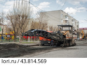 Ремонт дороги. Улица Котовского. Тюмень (2018 год). Редакционное фото, фотограф Сергей Буторин / Фотобанк Лори