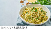 Banner with pesto pasta, bavette with walnuts, parsley, garlic. Стоковое фото, фотограф Natalia Gdovskaia / Фотобанк Лори
