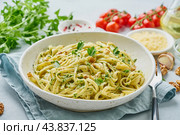 Step by step recipe. Pesto pasta, bavette with walnuts, parsley. Стоковое фото, фотограф Natalia Gdovskaia / Фотобанк Лори