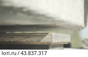 Construction work, raising the frame structure строительные работы, поднятие крупной конструкции. Стоковое видео, видеограф Опока Алексей / Фотобанк Лори