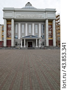 Красноярский государственный медицинский университет имени профессора В. Ф. Войно-Ясенецкого в Красноярске (2024 год). Стоковое фото, фотограф Александр Тараканов / Фотобанк Лори