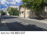 Особняк писателя С.Д. Мстиславского. Москва, Гагаринский переулок, 8А. Солнечный день в июле. (2024 год). Редакционное фото, фотограф Сергей Рыбин / Фотобанк Лори