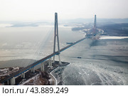 Русский мост через пролив Босфор Восточный, зимой, вид с самолета (2023 год). Стоковое фото, фотограф Павел Сапрыкин / Фотобанк Лори