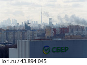 Загрязненный воздух над городом. Экология. (2024 год). Редакционное фото, фотограф MК / Фотобанк Лори