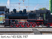 Старый советский паровоз Эу.683-32 крупным планом. Шоу ретро локомотивов на железнодорожном форуме "PRO.Движение.EXPO". Санкт-Петербург (2023 год). Редакционное фото, фотограф Виктор Карасев / Фотобанк Лори
