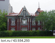 Дом инженера Ф.Ф. Остапца. Курган, улица Пушкина, 85 (2024 год). Редакционное фото, фотограф Алексей Иванов / Фотобанк Лори