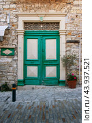 Green antique door of a house built in 1924 in the village of Pano-Lefkara, Cyprus.  Зеленая старинная дверь дома, построенного в 1924 году, деревня Пано-Лефкара, Кипр. Стоковое фото, фотограф Светлана Брайман / Фотобанк Лори