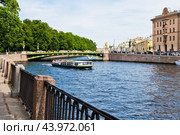 Вид на Пантелеймоновский мост в летний день. Санкт-Петербург. Россия (2024 год). Редакционное фото, фотограф E. O. / Фотобанк Лори