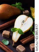 Ripe juicy yellow pears with cinnamon on wooden background. Conference pears for caramelization. Стоковое фото, фотограф Глущенко Елена / Фотобанк Лори