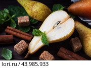Ripe juicy yellow pears with cinnamon on wooden background. Conference pears for caramelization. Стоковое фото, фотограф Глущенко Елена / Фотобанк Лори