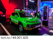 Электрический кроссовер «Москвич-3 е» Центра организации дорожного движения (ЦОДД) на выставке «Станция Манеж. Московский транспорт — 2030»./ Russian electric crossover "Moskvich-3 e" of the Traffic Management Center at the exhibition "Manege Station. Moscow Transport - 2030". (2024 год). Редакционное фото, фотограф Iva Noel / Фотобанк Лори