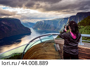 Nature photographer. Stegastein Lookout. Стоковое фото, фотограф Андрей Армягов / Фотобанк Лори
