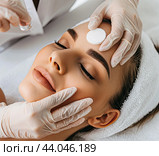 A beautiful young woman is doing a facial treatment in a salon. Стоковое AI-изображение, AI-художник Ярославский Максим / Фотобанк Лори