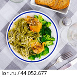 Traditional Italian pasta with meat additive - chicken in cream sauce and broccoli. Стоковое фото, фотограф Яков Филимонов / Фотобанк Лори