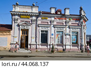 Старинное здание аптеки. Город Иркутск. Улица Дзержинского, дом 34 (2024 год). Редакционное фото, фотограф Александр Тараканов / Фотобанк Лори