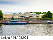 Вид на Шереметевский дворец ("Фонтанный дом").  Набережная реки Фонтанки, 34. Санкт-Петербург. Россия (2024 год). Редакционное фото, фотограф E. O. / Фотобанк Лори