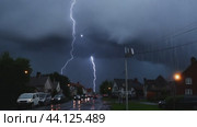Lightning striking over residential street during powerful thunderstorm. Стоковое AI-видео, аниматор Данил Руденко / Фотобанк Лори