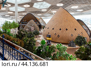 Modern interior of international airport in the capital Baku. Republic of Azerbaijan (2023 год). Редакционное фото, фотограф Евгений Ткачёв / Фотобанк Лори
