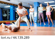 Woman doing wristlock movement. Стоковое фото, фотограф Яков Филимонов / Фотобанк Лори