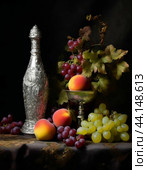 Antique bottle of wine, bunches of dark and light grapes, peaches. Still life. Стоковое AI-изображение, AI-художник Сергей Елизарьев / Фотобанк Лори