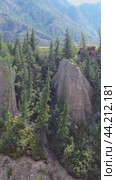 Vertical aerial video view from drone of river Chuya Pillars in Altai. Drone moves sideways. Стоковое видео, видеограф Сергей Пристяжнюк (Serg Zastavkin) / Фотобанк Лори