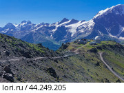 Mountain landscape with observatory in the distance and mountain peaks in the background. Стоковое фото, фотограф Евгений Харитонов / Фотобанк Лори