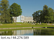 Catherine Palace, Rococo palace on shore of Mirror Pond  in Tsarskoye Selo (Pushkin), near St. Petersburg, Russia (2024 год). Редакционное фото, фотограф Валерия Попова / Фотобанк Лори
